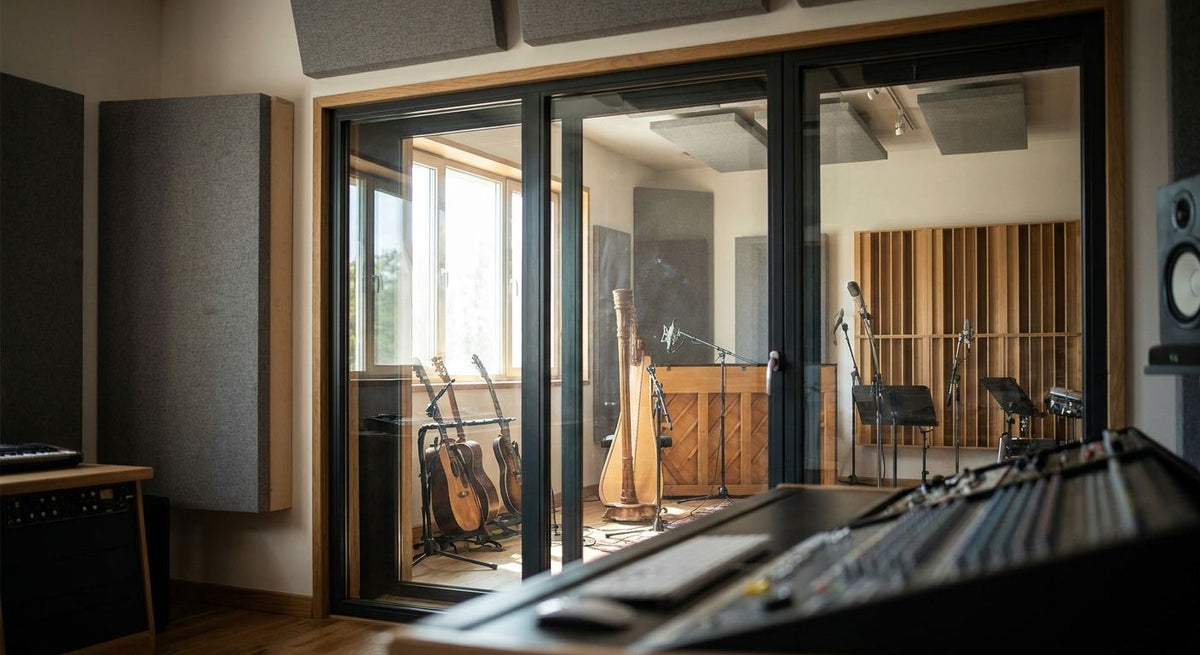 Glaswand für Musikstudios als Schallschutz