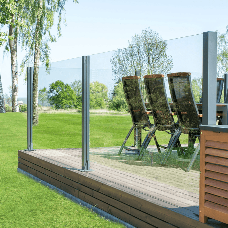 Glaszaun Edelstahl-Pfosten 125–195 cm, RAL 9006 Weißaluminium – Sichtschutz für Terrasse & Garten